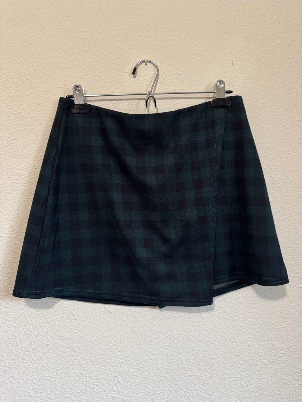 American Eagle Outfitters Dark Green and Black Plaid Skort